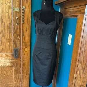 H&M Black Sweetheart Sheath Midi Dress